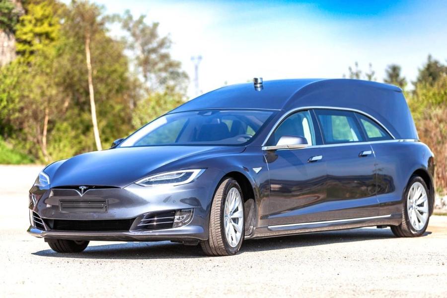  Tesla Model S 75D Begravelsesbil 2018 года  (NO) (фото 7 из 12)